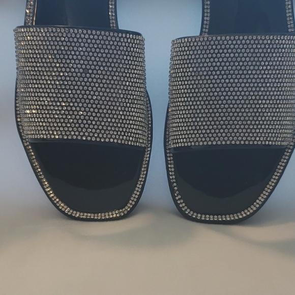 *NWT* Rhinestone Sandal - Picture 4 of 7